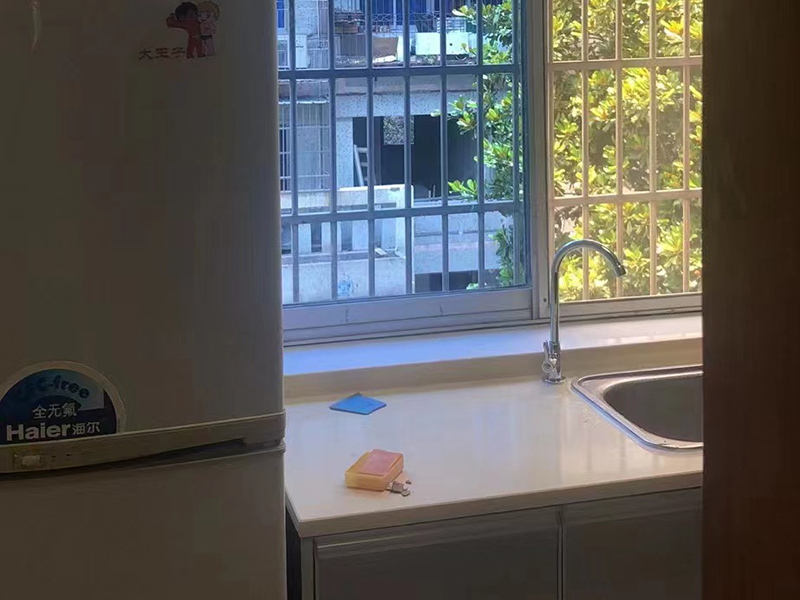 瓷磚開(kāi)裂松動(dòng)怎么處理？老房子廚房瓷磚怎樣改造省錢？