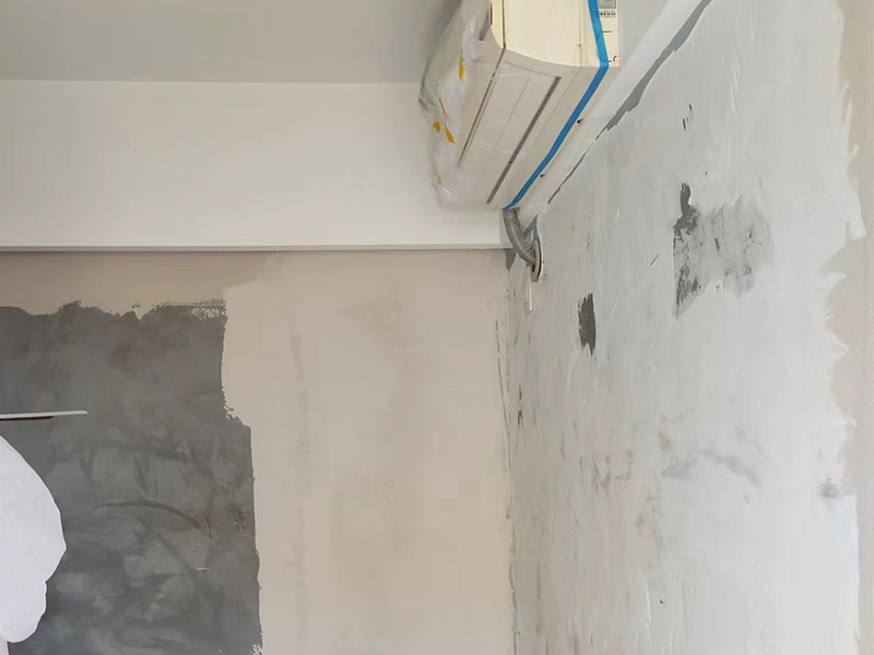 三伏天的新房墻皮發(fā)霉開裂怎么辦？房屋墻面翻新施工技巧