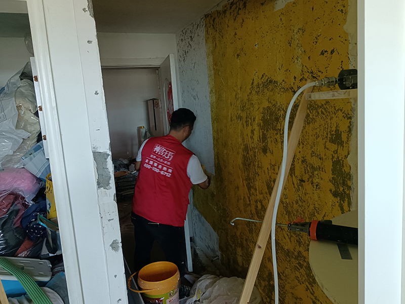 硅藻泥和乳膠漆哪個好？硅藻泥墻面臟了怎么翻新？