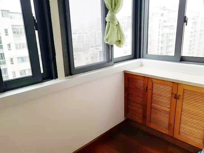 天津陽臺(tái)安裝玻璃窗多少錢一平方？(圖1)