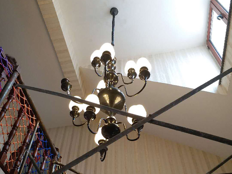 客廳裝修如何選購(gòu)燈具？客廳吊燈安裝在什么位置比較好？(圖4)