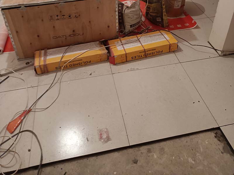 10平米陽臺(tái)貼瓷磚多少錢(圖5) 10平米陽臺(tái)貼瓷磚多少錢(圖5)