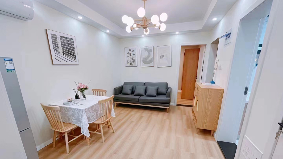 小型臥室加陽臺裝修地面材料有哪些(圖1) 小型臥室加陽臺裝修地面材料有哪些(圖1)