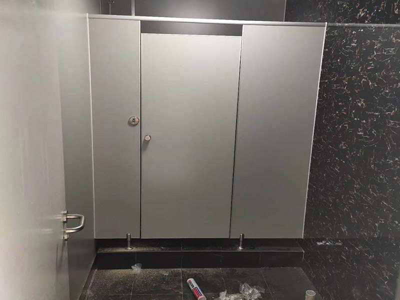 衛(wèi)生間墻面返潮掉皮怎么處理？