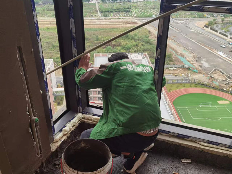 封陽臺裝修一般要花費多少錢？(圖1)