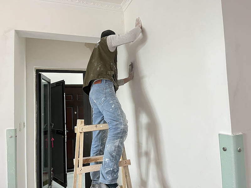 客廳墻面翻新刮膩?zhàn)雍偷蹴斈膫€(gè)先做？(圖4)