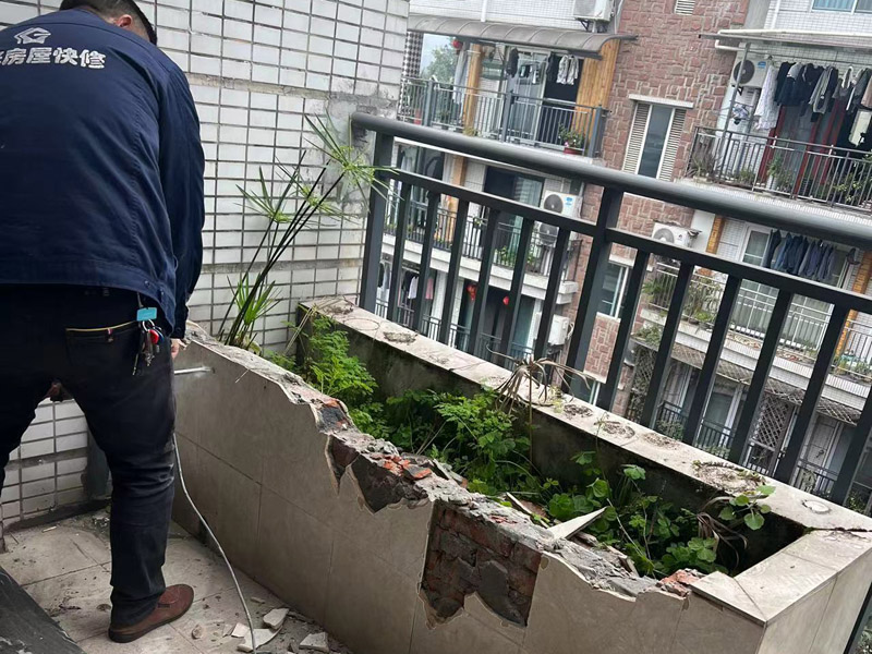 陽(yáng)臺(tái)防水沒做好滲水怎么處理好(圖1) 陽(yáng)臺(tái)防水沒做好滲水怎么處理好(圖1)