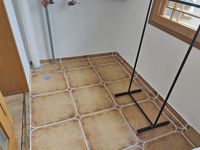 陽臺(tái)地面磚和墻壁磚顏色要一樣嗎(圖2)