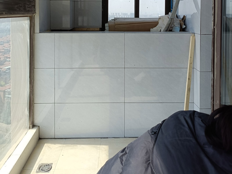 二手房陽臺(tái)怎么改水管不破壞瓷磚(圖1)