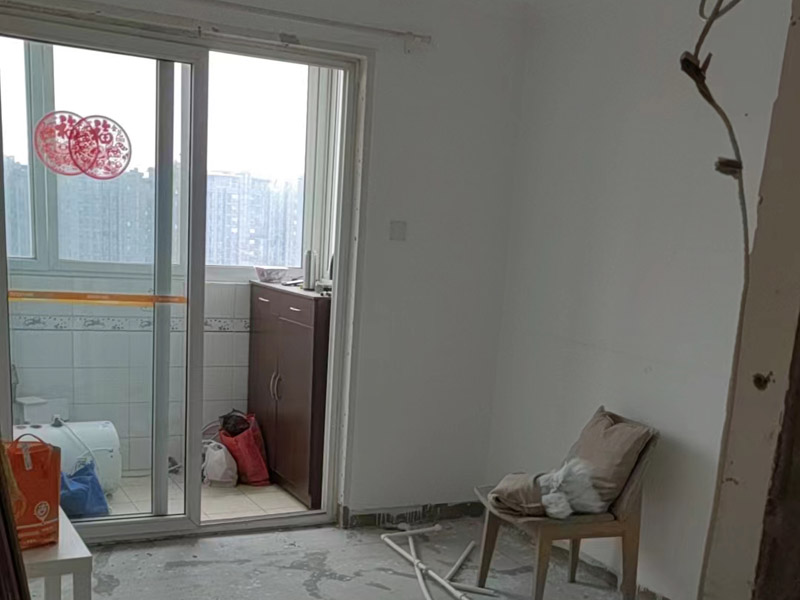 陽(yáng)臺(tái)墻面刷過(guò)大白粉怎么貼瓷磚(圖1) 陽(yáng)臺(tái)墻面刷過(guò)大白粉怎么貼瓷磚(圖1)