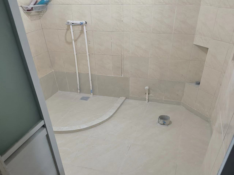 衛(wèi)生間墻面滲水怎么處理及維修方法(圖1) 衛(wèi)生間墻面滲水怎么處理及維修方法(圖1)