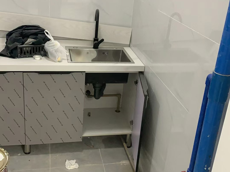 廚房局部改造指南：櫥柜/臺面/地板翻新省錢技巧(圖1)