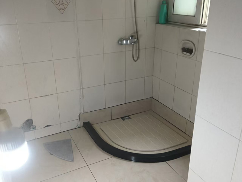 衛(wèi)生間墻角潮濕發(fā)霉？根源分析與3種長效解決方案(圖1)