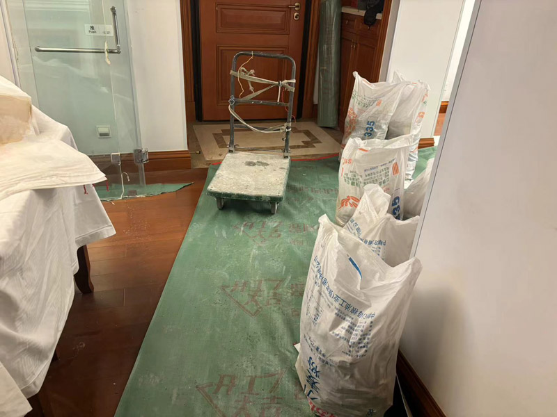 衛(wèi)生間吊頂發(fā)霉漏水？3步快速修復(fù)+防潮防霉秘訣(圖2)