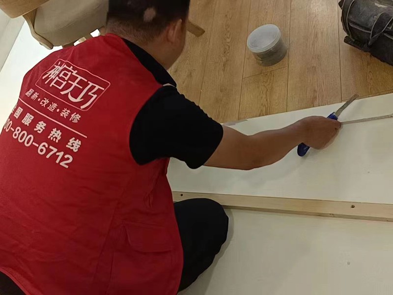 老房子臥室木地板潮濕怎么辦？有效的地面地板翻新方案介紹(圖1)